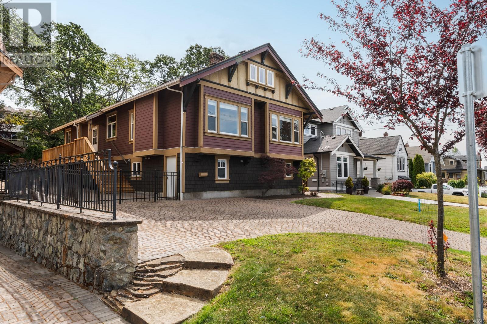3027 Fifth St, Victoria, British Columbia  V8T 4B6 - Photo 2 - 1002840