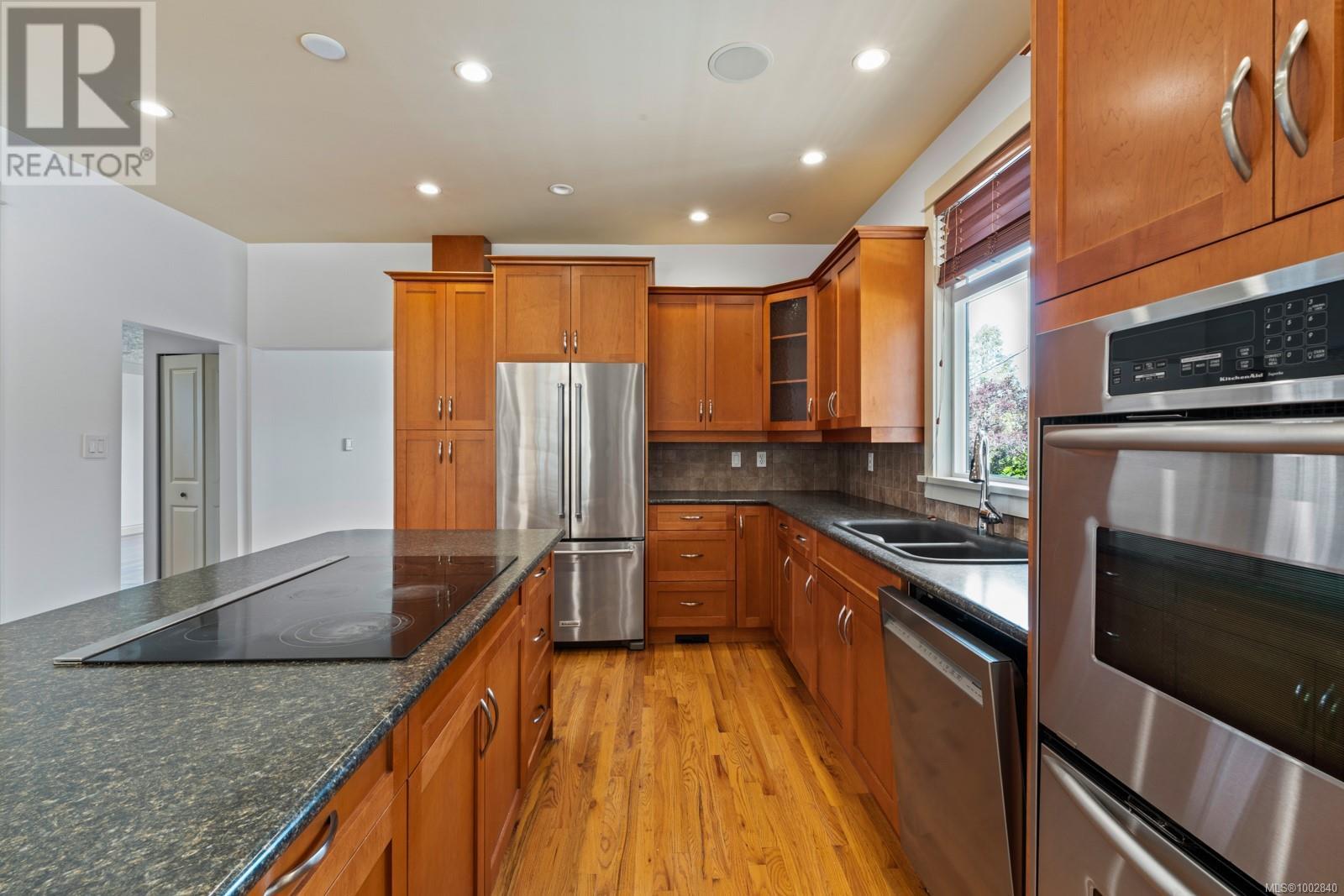 3027 Fifth St, Victoria, British Columbia  V8T 4B6 - Photo 20 - 1002840