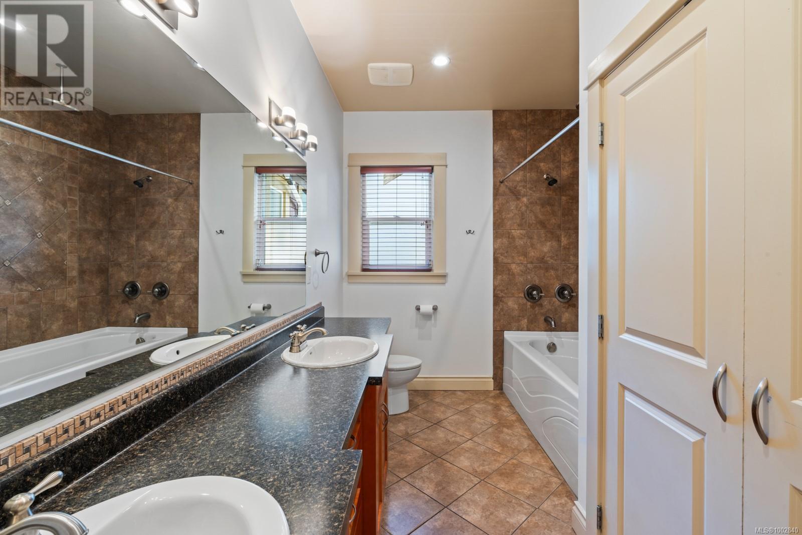 3027 Fifth St, Victoria, British Columbia  V8T 4B6 - Photo 23 - 1002840