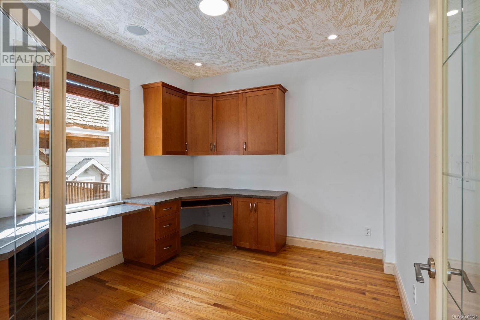 3027 Fifth St, Victoria, British Columbia  V8T 4B6 - Photo 35 - 1002840