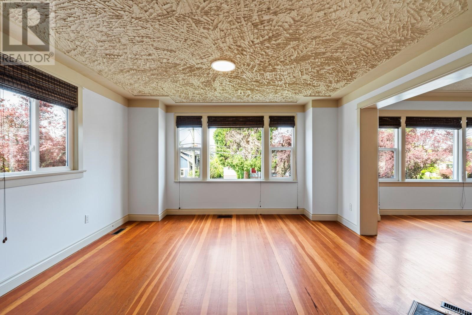3027 Fifth St, Victoria, British Columbia  V8T 4B6 - Photo 7 - 1002840