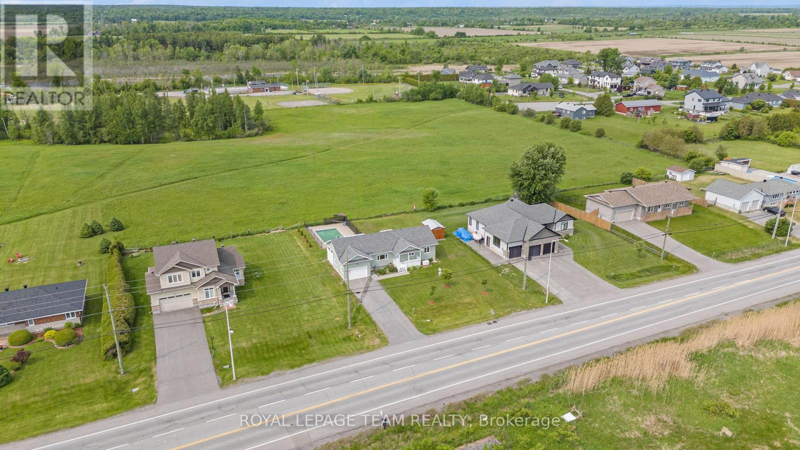 2833 Dunrobin Road, Ottawa, Ontario  K0A 1T0 - Photo 4 - X12195815