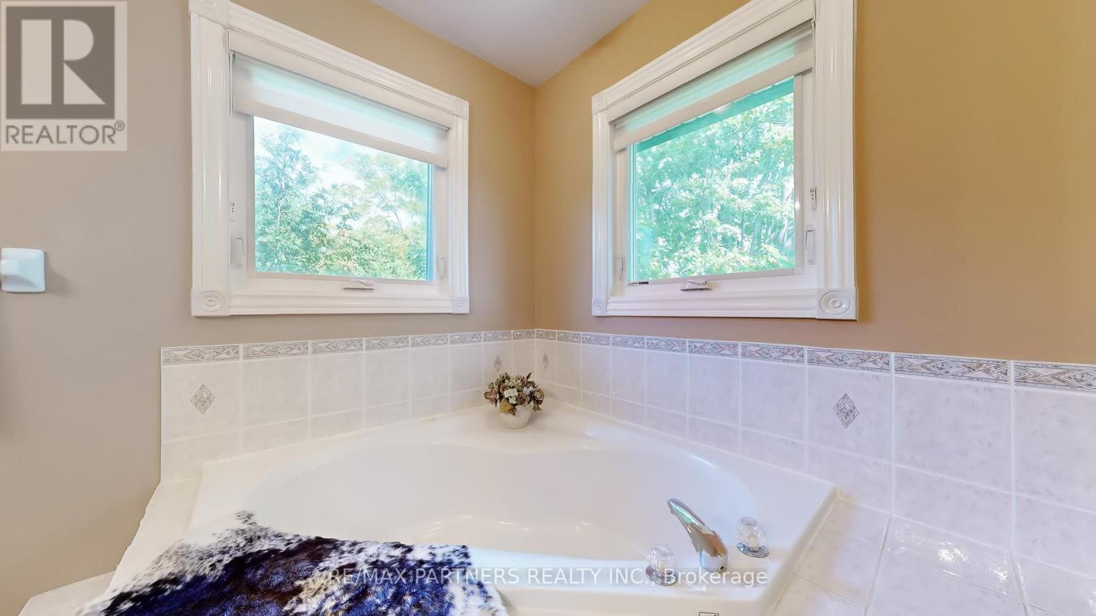 71 Alpine Crescent, Richmond Hill, Ontario  L4S 1W1 - Photo 29 - N12211173