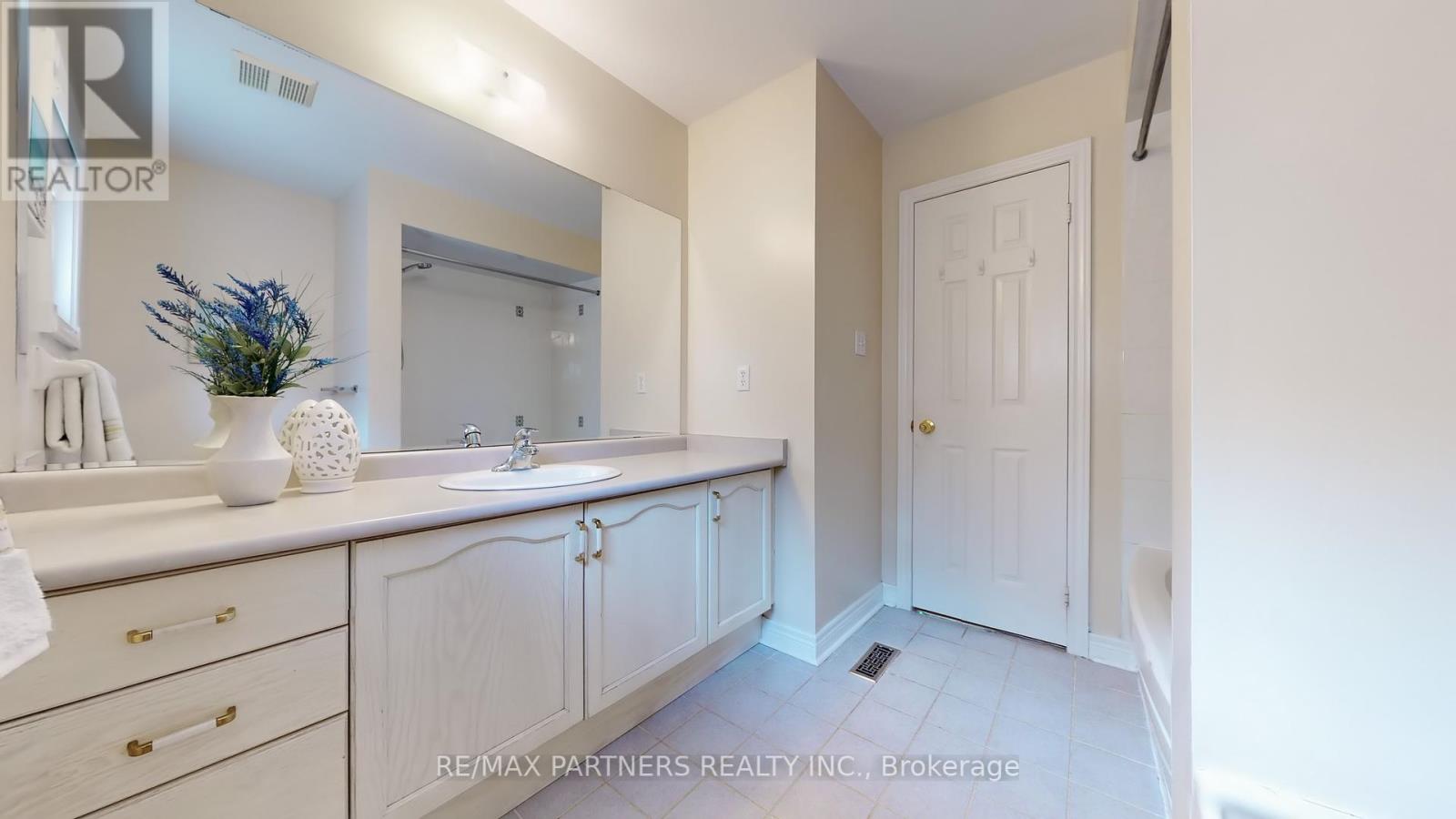 71 Alpine Crescent, Richmond Hill, Ontario  L4S 1W1 - Photo 32 - N12211173