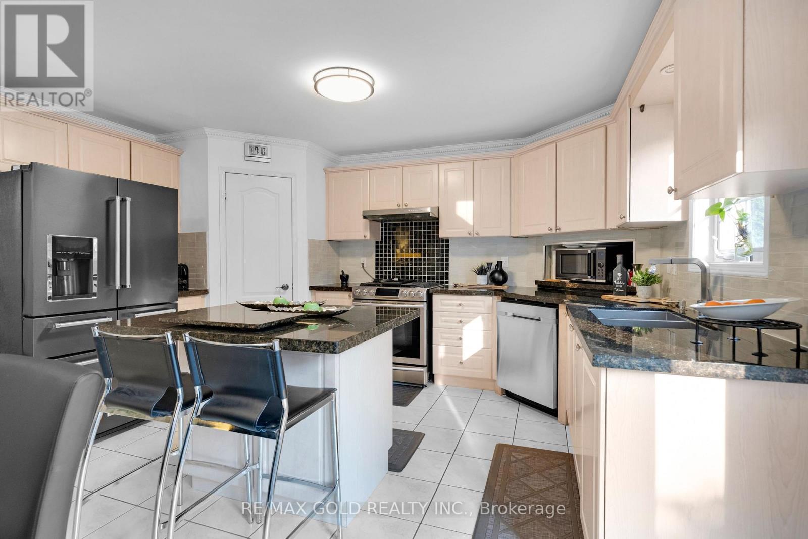 12 Mediterra Drive E, Brampton, Ontario  L7A 2H1 - Photo 19 - W12205194