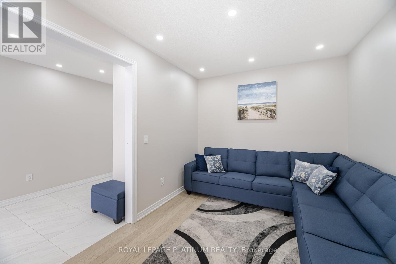 21 Smallwood Road, Brampton, Ontario  L7A 4Y7 - Photo 5 - W12199955