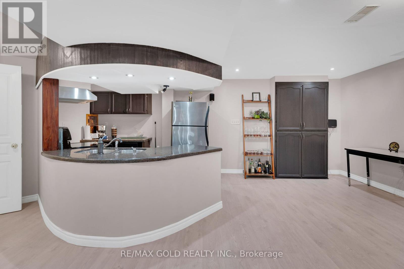 12 Mediterra Drive E, Brampton, Ontario  L7A 2H1 - Photo 33 - W12205194