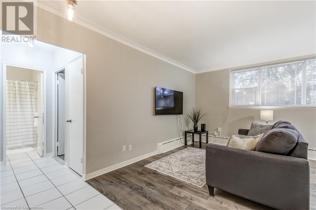 2052 Courtland Drive Unit# 104, Burlington, Ontario  L7R 1R8 - Photo 5 - 40739903