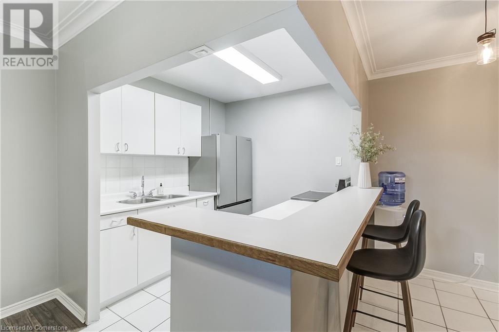 2052 Courtland Drive Unit# 104, Burlington, Ontario  L7R 1R8 - Photo 11 - 40739903
