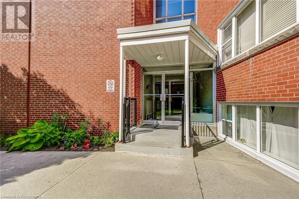 2052 Courtland Drive Unit# 104, Burlington, Ontario  L7R 1R8 - Photo 3 - 40739903