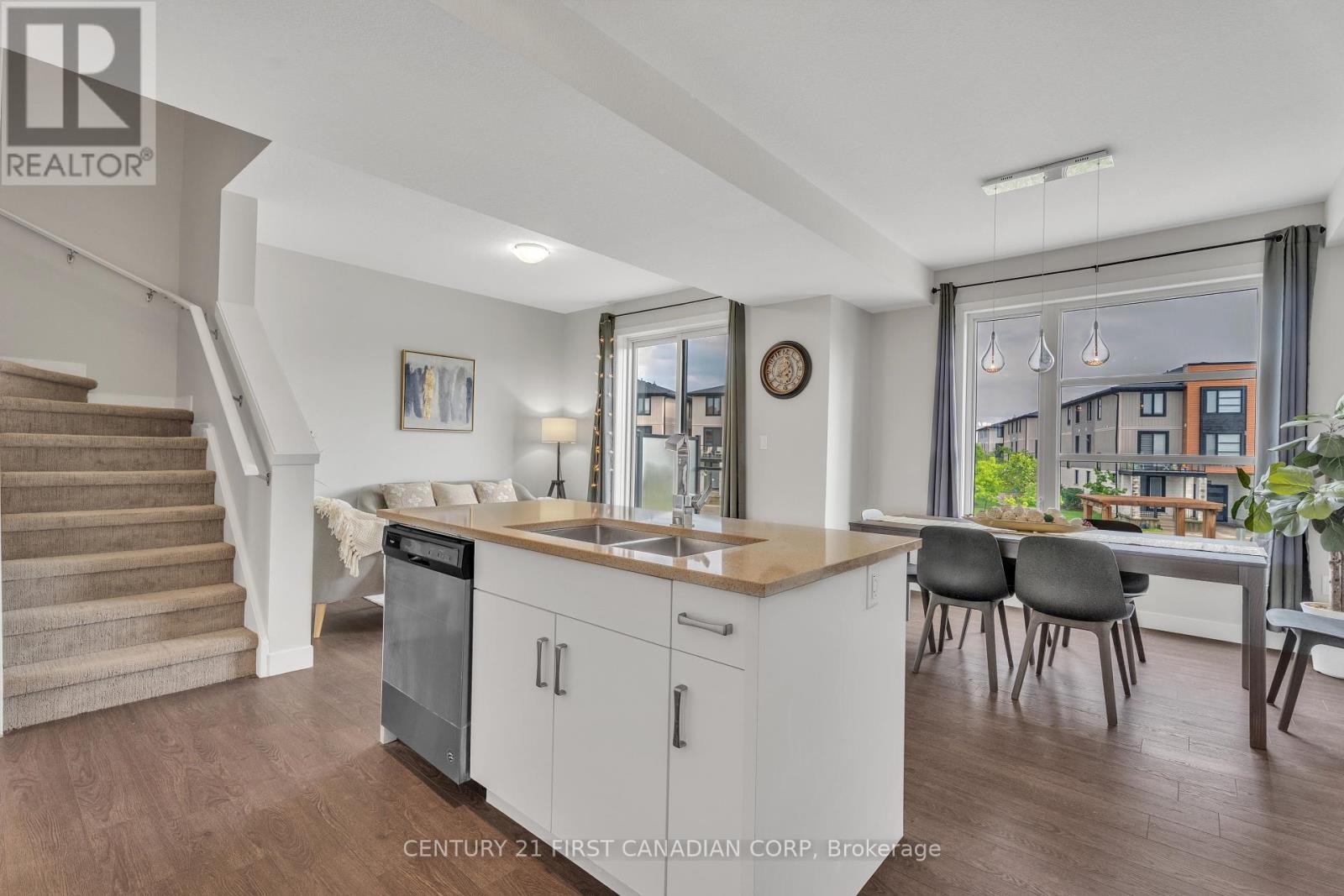 Photo 17 of 45 for 946 West Village Square