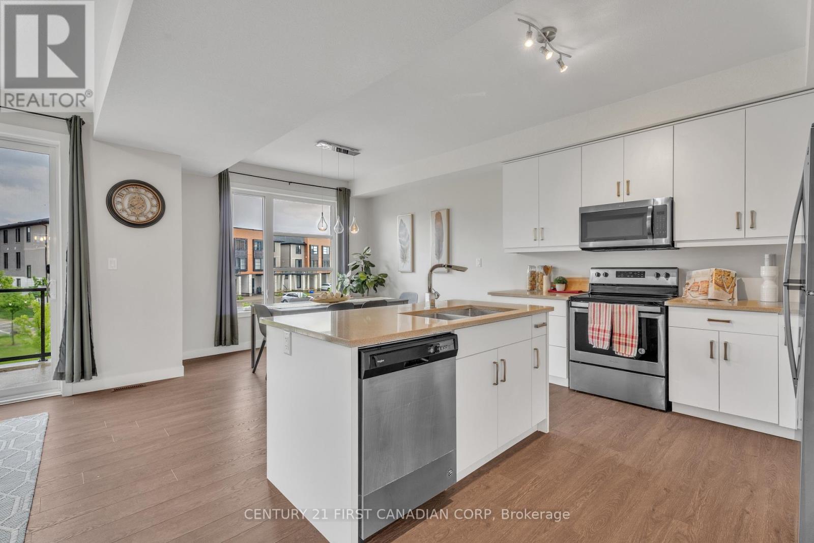 Photo 18 of 45 for 946 West Village Square