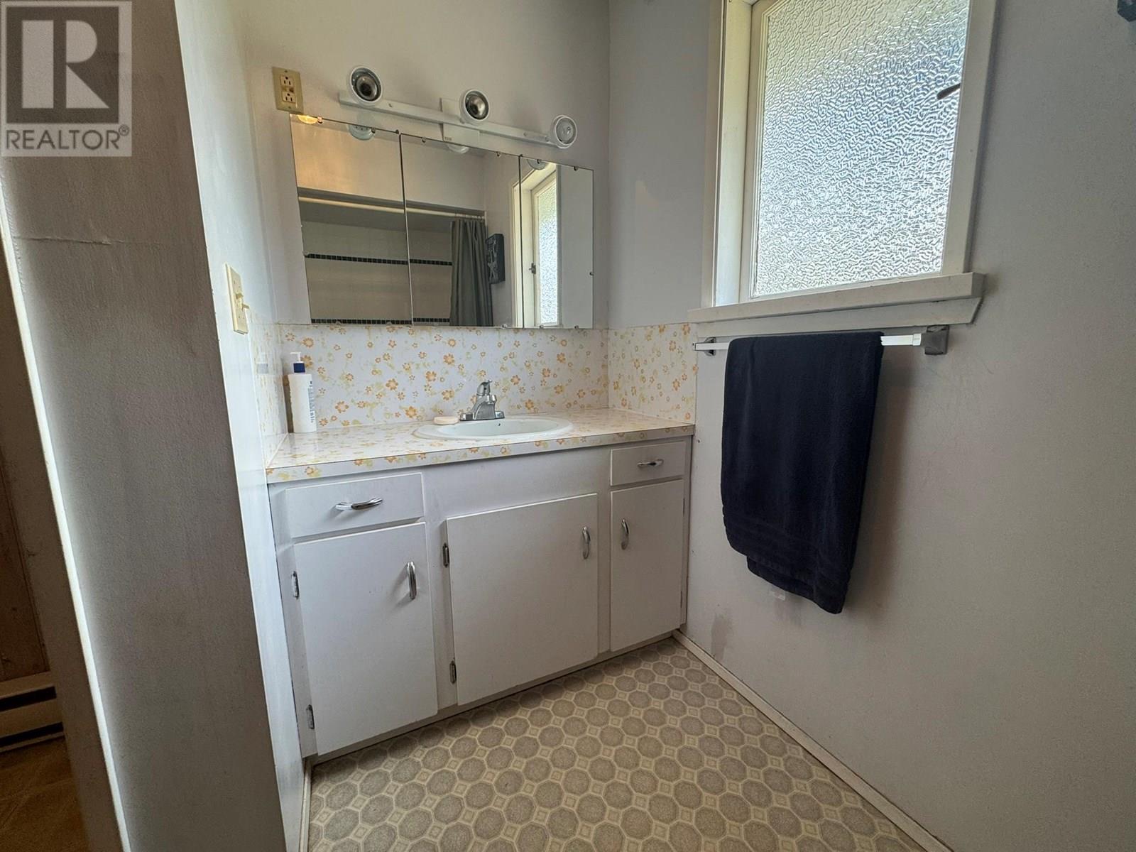 2618 Strathcona Avenue, Tulameen, British Columbia  V0X 1W0 - Photo 9 - 10351133