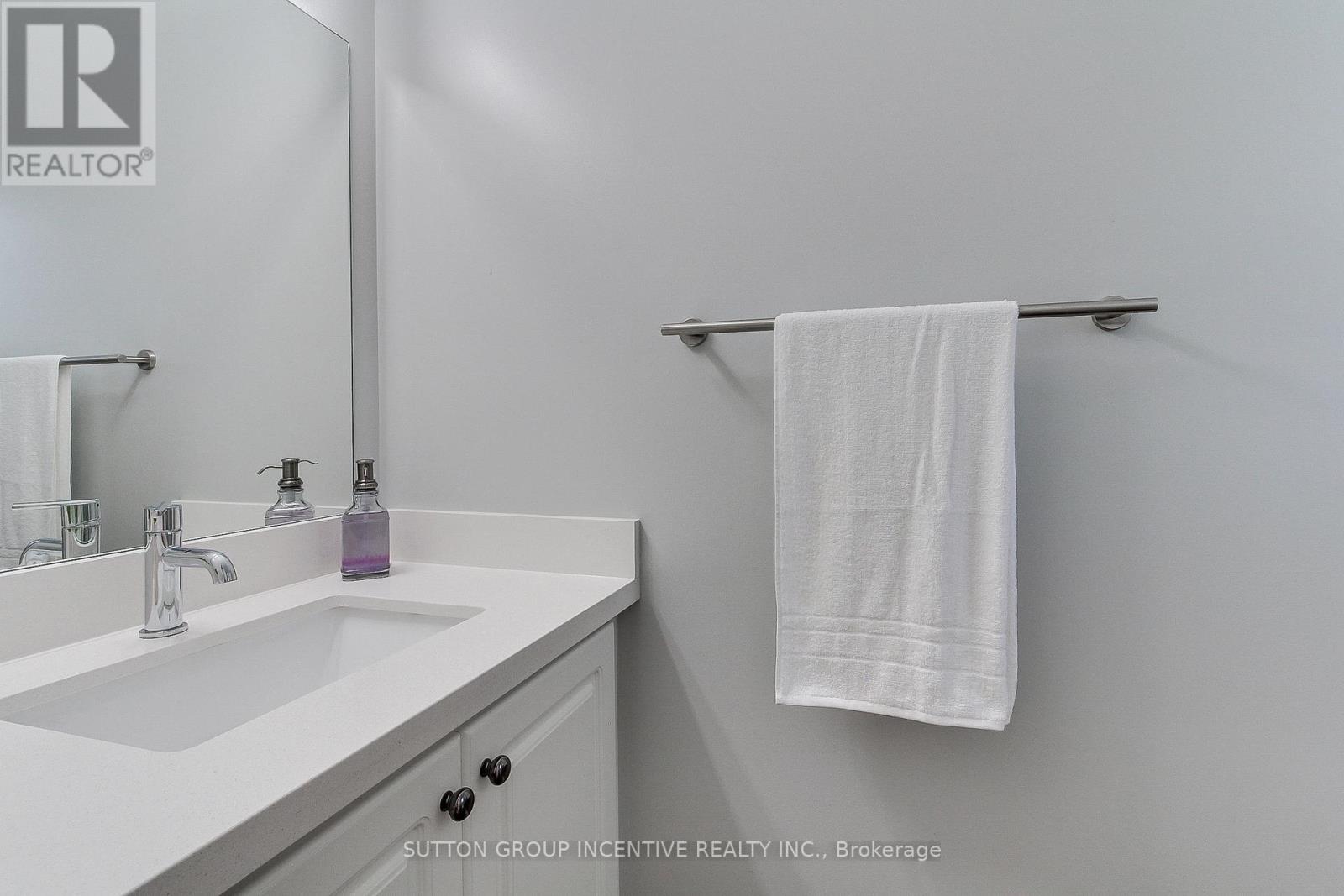 162 Fairwood Drive, Georgina, Ontario  L4P 3Y3 - Photo 19 - N12179490