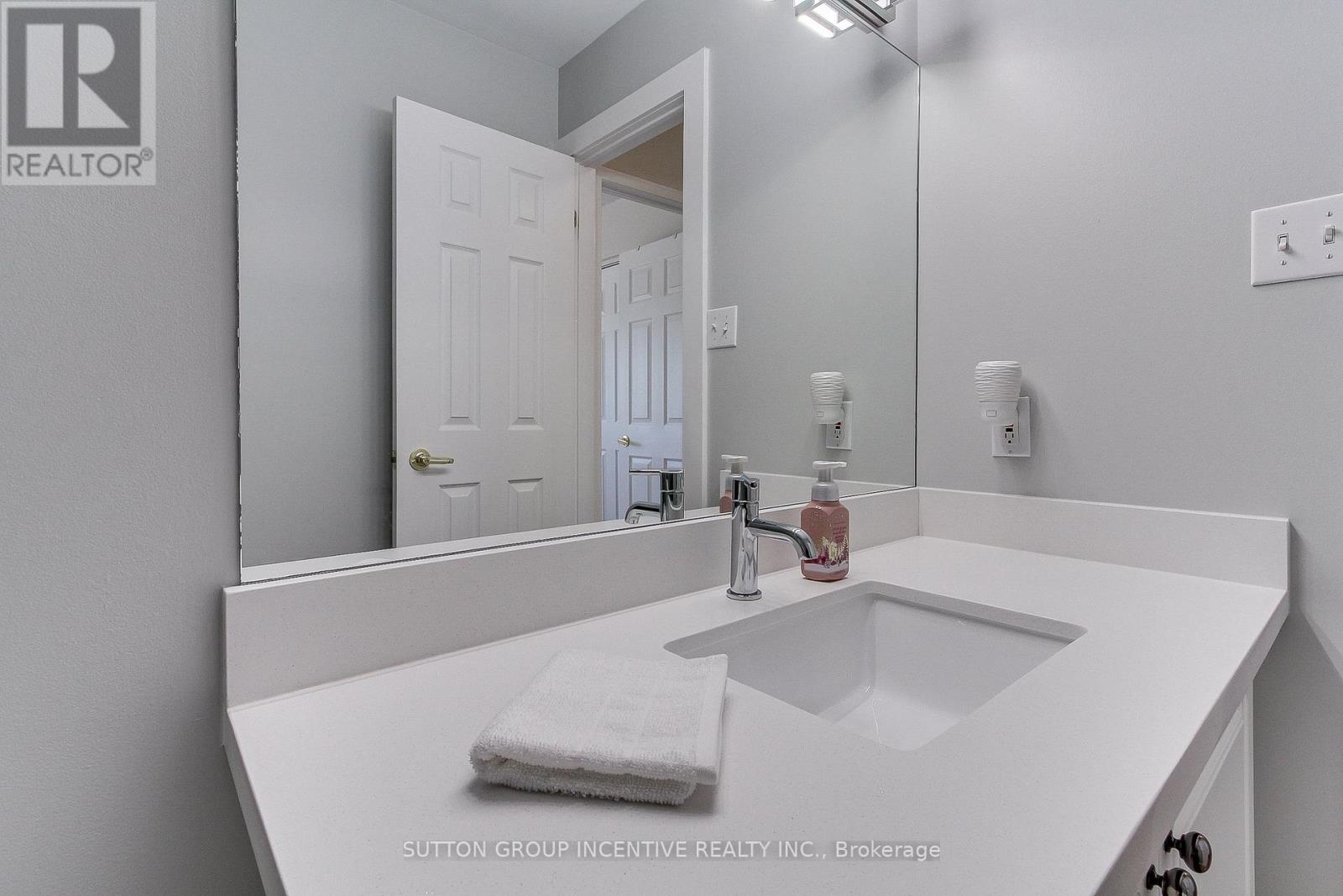 162 Fairwood Drive, Georgina, Ontario  L4P 3Y3 - Photo 33 - N12179490