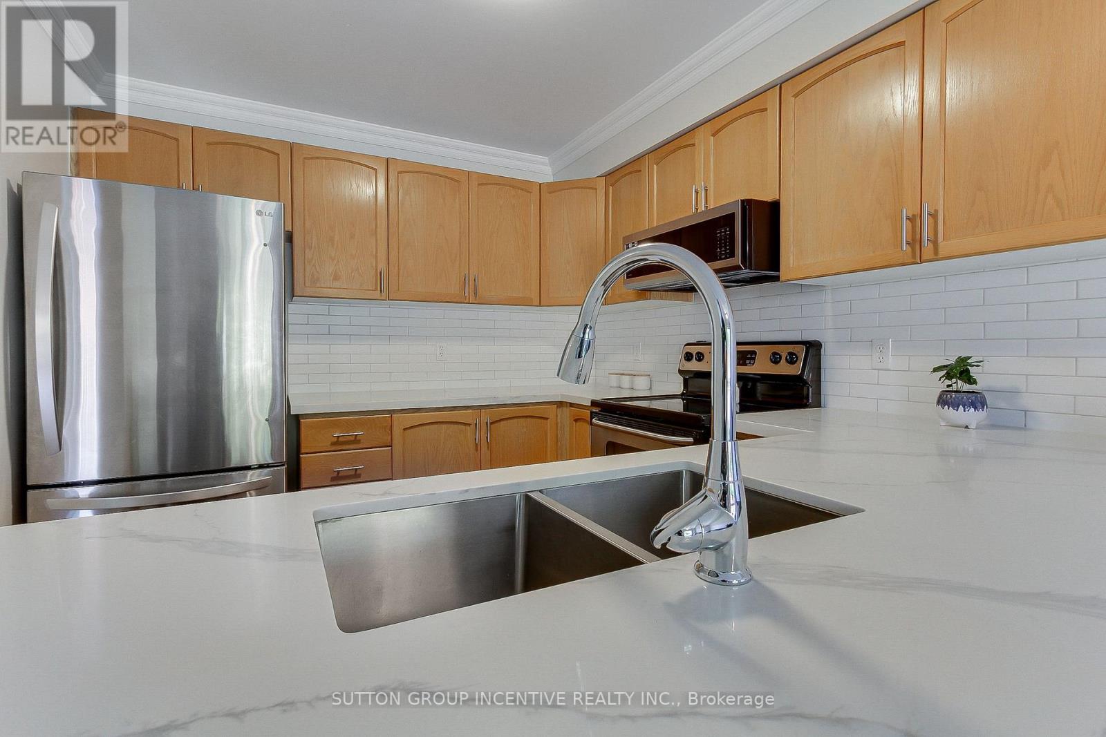 162 Fairwood Drive, Georgina, Ontario  L4P 3Y3 - Photo 11 - N12179490