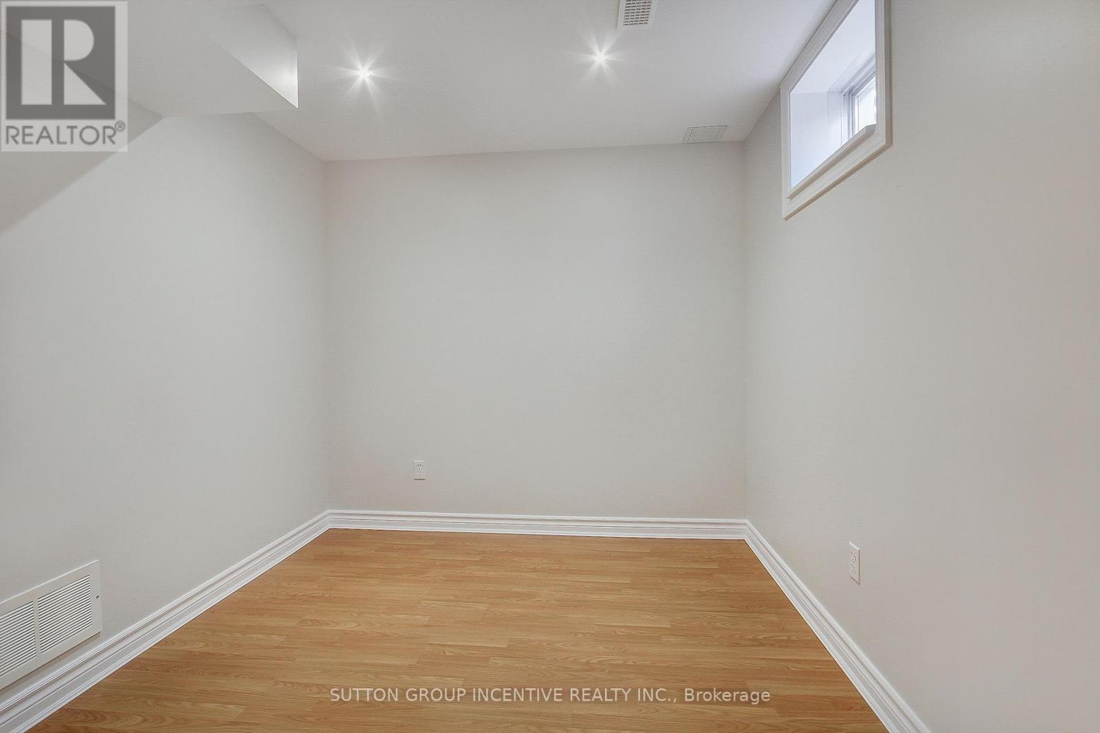 162 Fairwood Drive, Georgina, Ontario  L4P 3Y3 - Photo 37 - N12179490