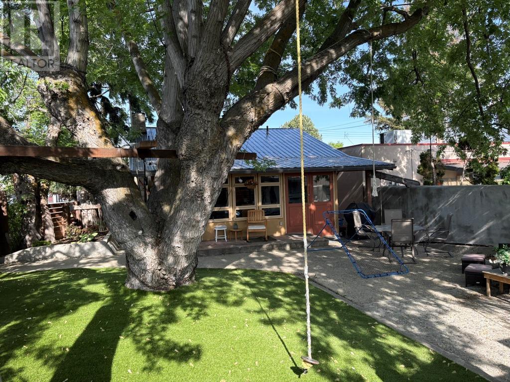 396 Van Horne Street, Penticton, British Columbia  V2A 4K5 - Photo 2 - 10351816