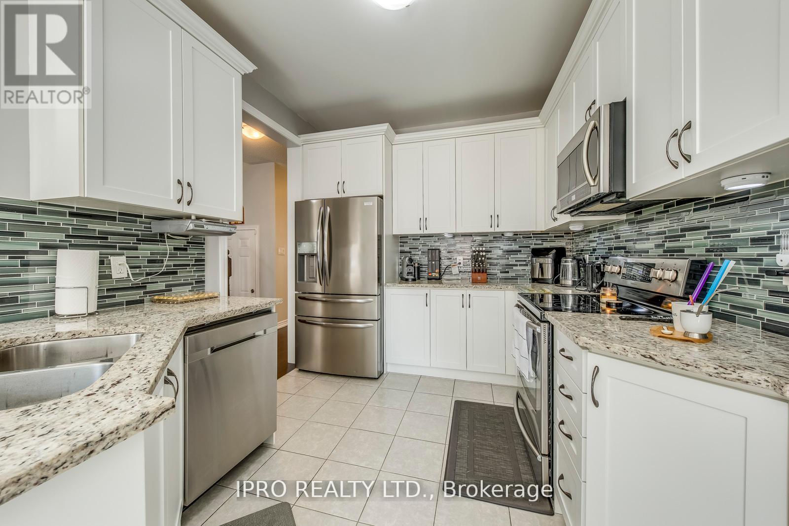 11 Trentonian Street, Brampton, Ontario  L6R 3W2 - Photo 14 - W12211409