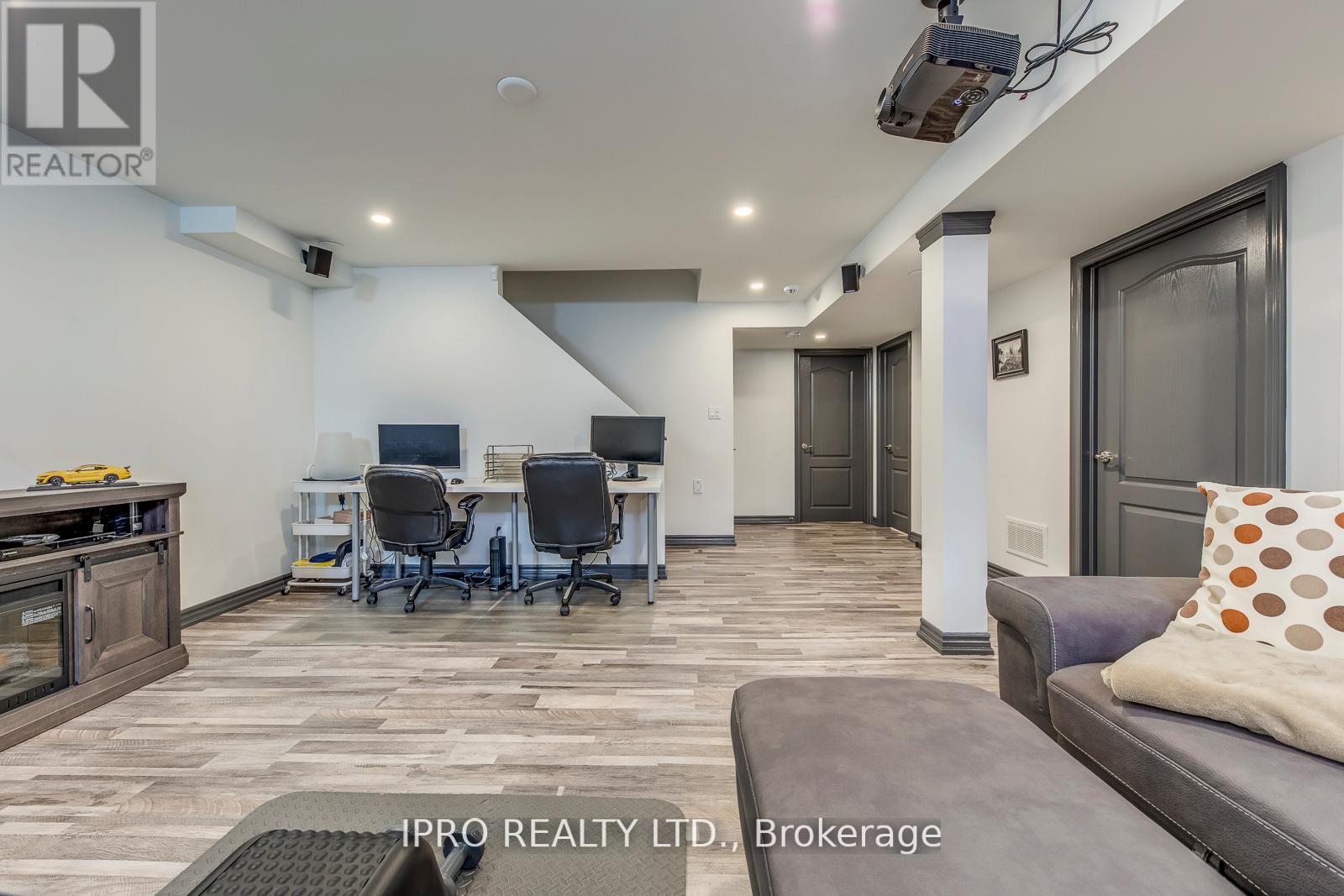 11 Trentonian Street, Brampton, Ontario  L6R 3W2 - Photo 32 - W12211409