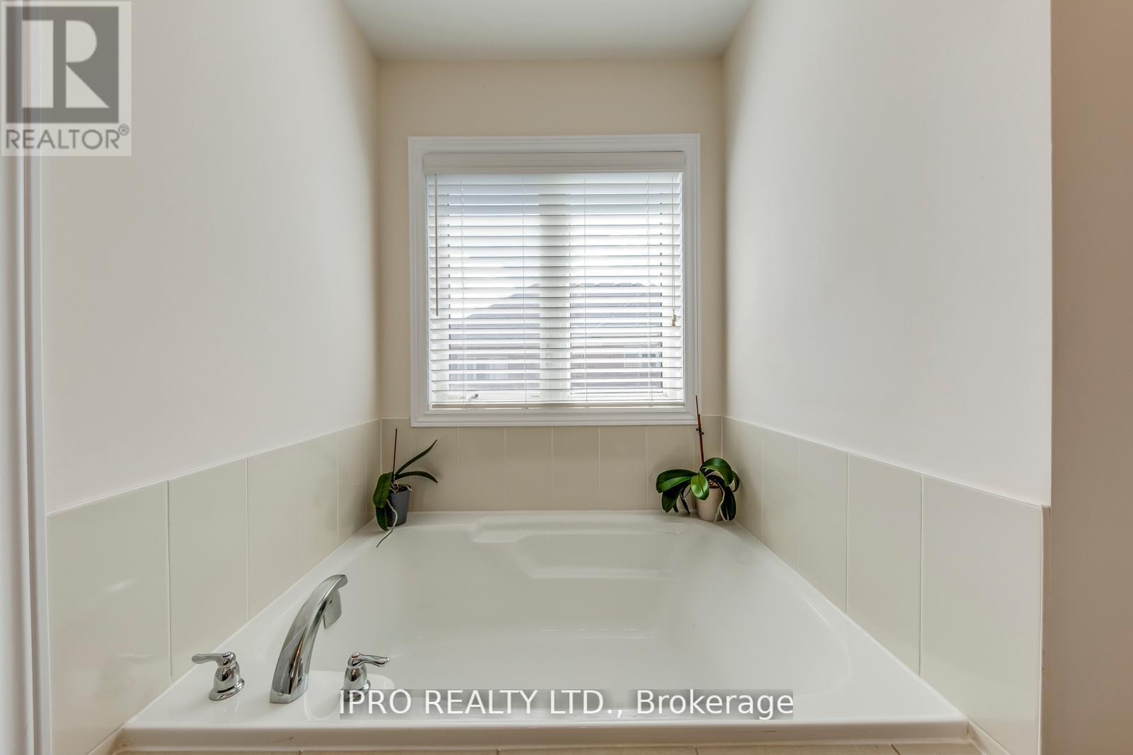 11 Trentonian Street, Brampton, Ontario  L6R 3W2 - Photo 24 - W12211409
