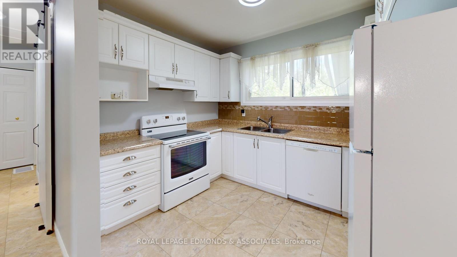 3283 Petawawa Boulevard, Petawawa, Ontario  K8H 1X8 - Photo 12 - X12213211
