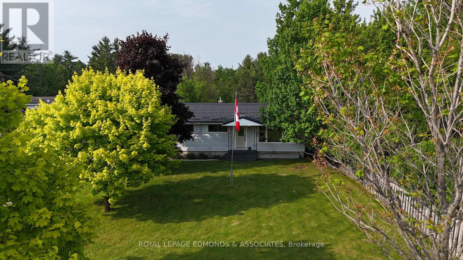 3283 Petawawa Boulevard, Petawawa, Ontario  K8H 1X8 - Photo 3 - X12213211