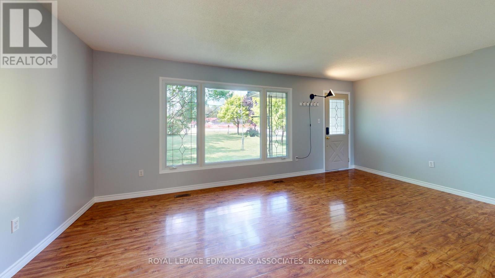 3283 Petawawa Boulevard, Petawawa, Ontario  K8H 1X8 - Photo 4 - X12213211
