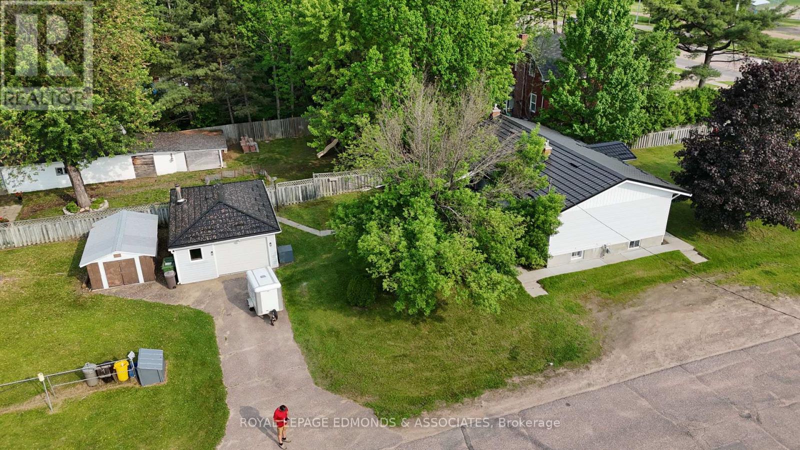 3283 Petawawa Boulevard, Petawawa, Ontario  K8H 1X8 - Photo 45 - X12213211