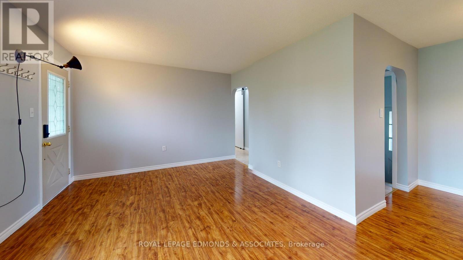 3283 Petawawa Boulevard, Petawawa, Ontario  K8H 1X8 - Photo 5 - X12213211