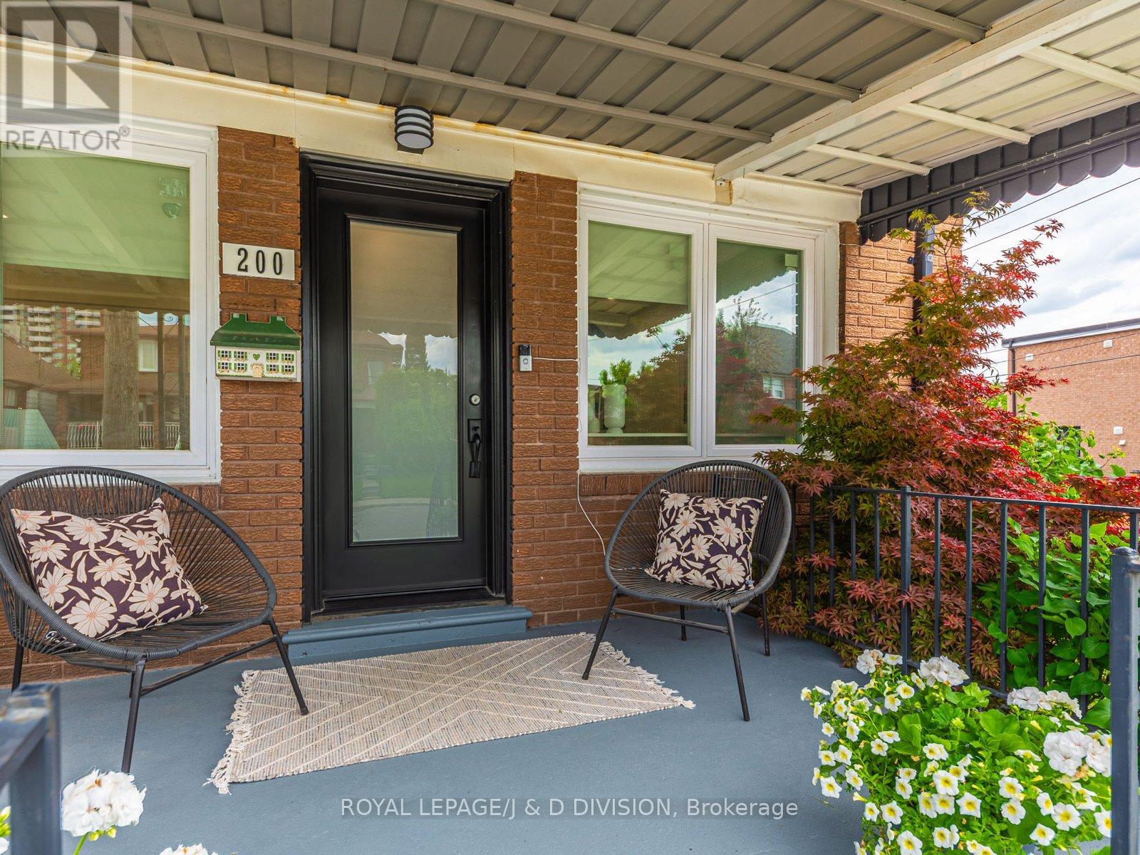 200 BELGRAVIA AVENUE, Toronto, Ontario