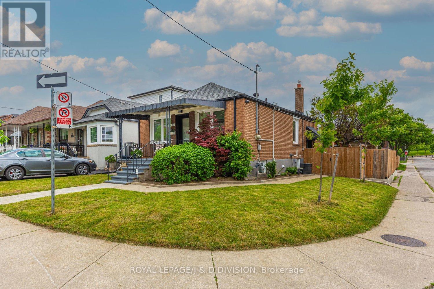 200 Belgravia Avenue, Toronto (Briar Hill-Belgravia), Ontario  M6E 2M8 - Photo 3 - W12212822