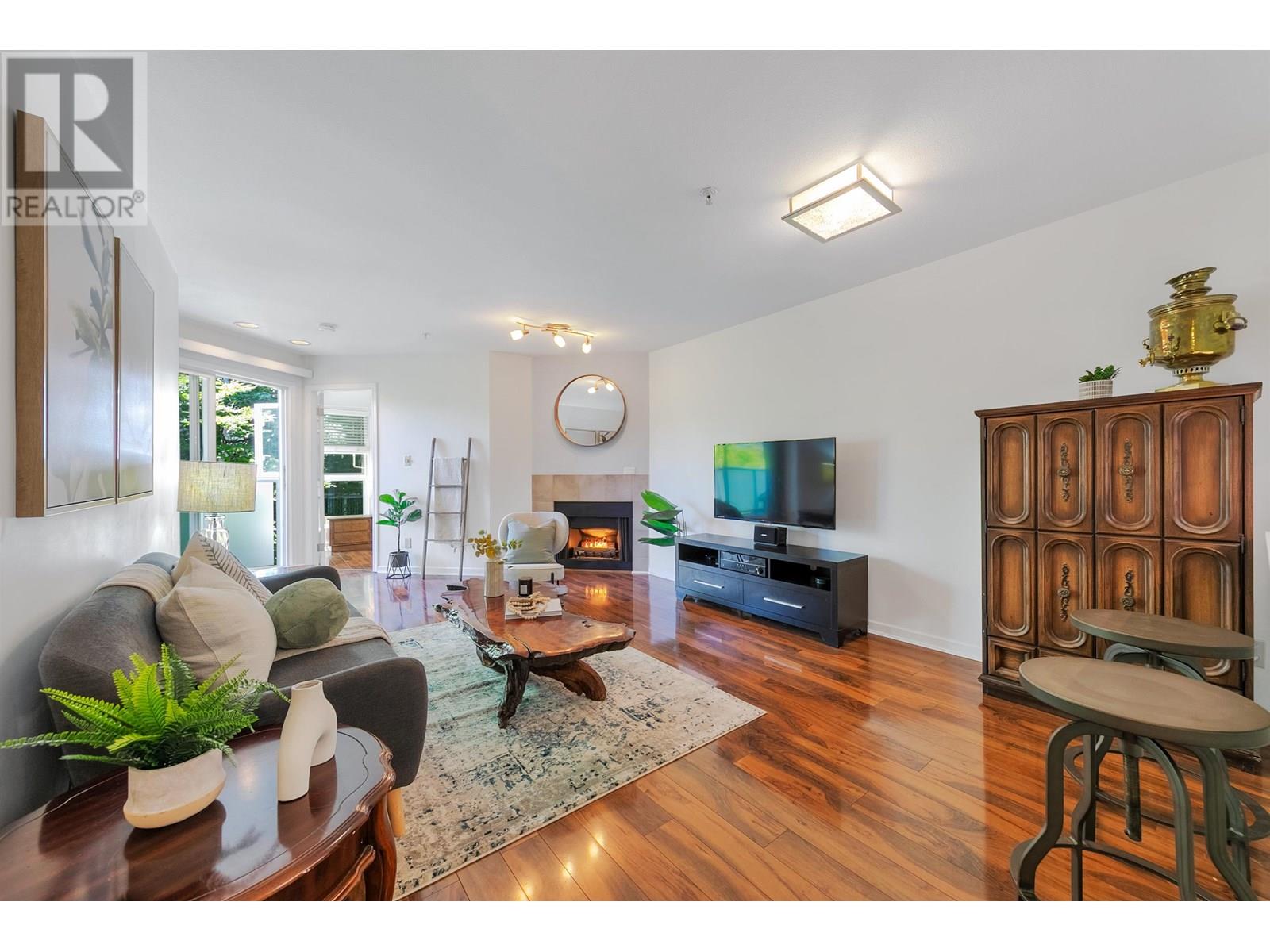 309 518 Thirteenth Street, New Westminster, British Columbia  V3M 4L9 - Photo 3 - R3014201