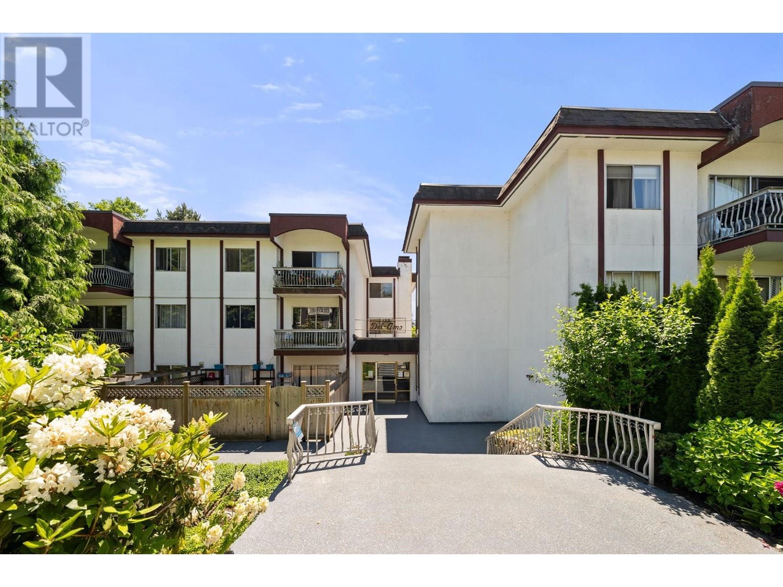 102 135 W 21ST STREET, North Vancouver, British Columbia