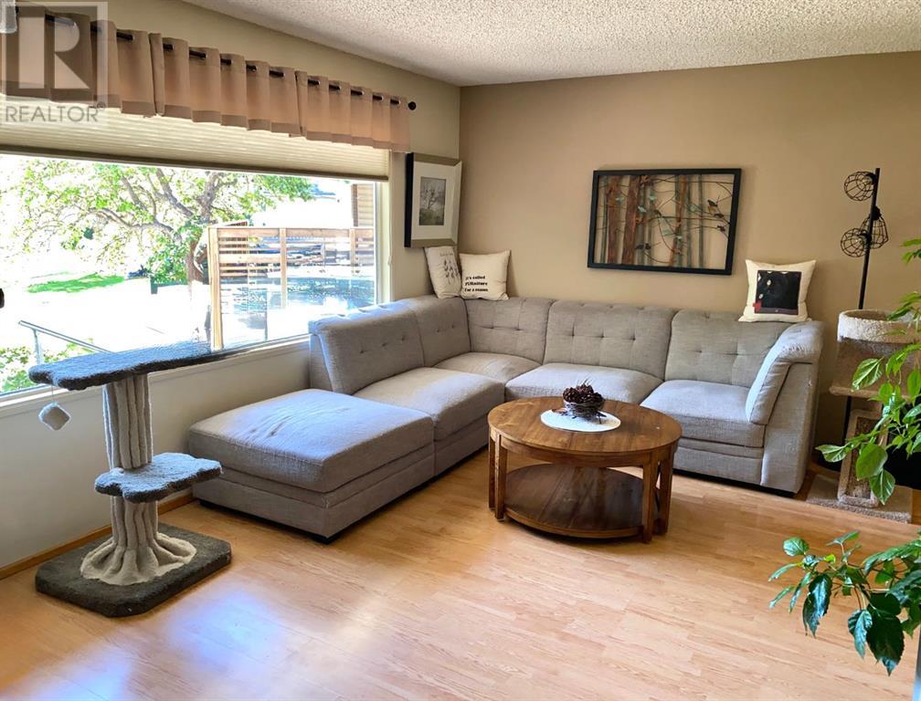 111 Lynnbrook Bay Se, Calgary, Alberta  T2C 1S7 - Photo 4 - A2226055