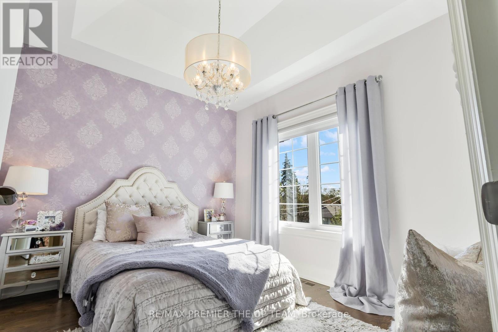 5 Storey Crescent, Toronto, Ontario  M9B 3C7 - Photo 19 - W12210974