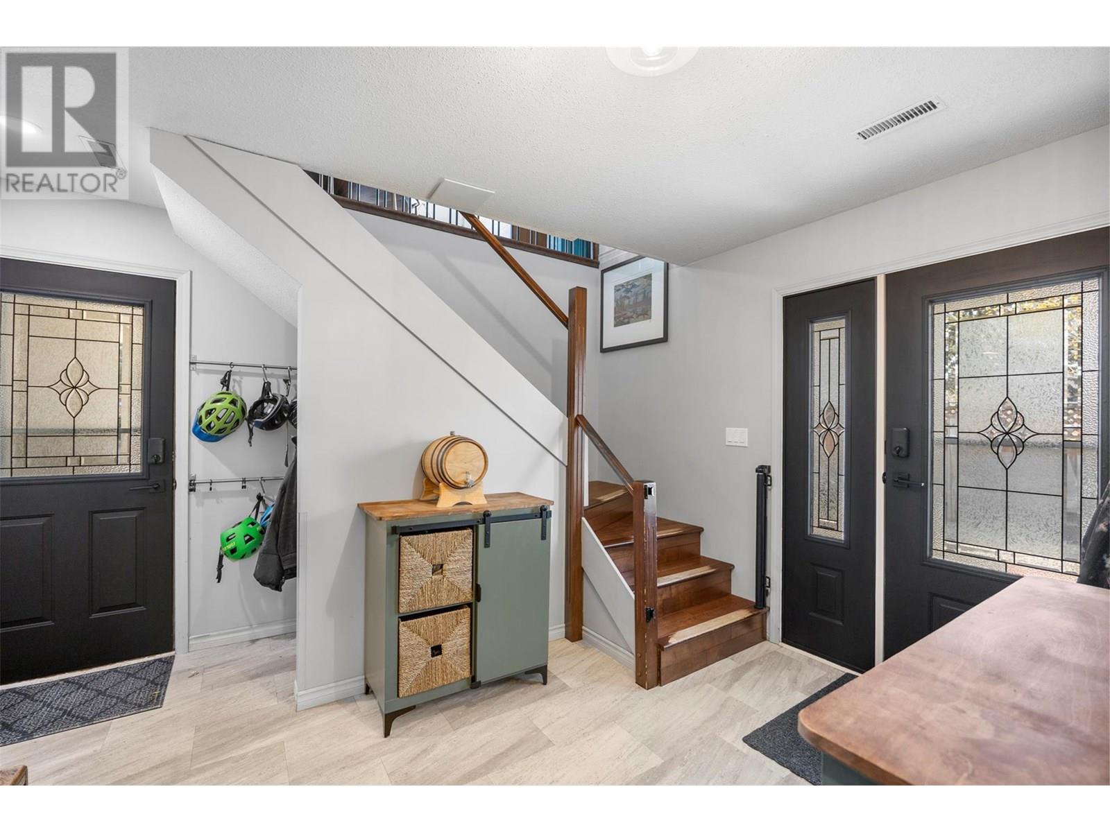 1044 Dundas Street, Kamloops, British Columbia  V2B 2T2 - Photo 2 - 10351831