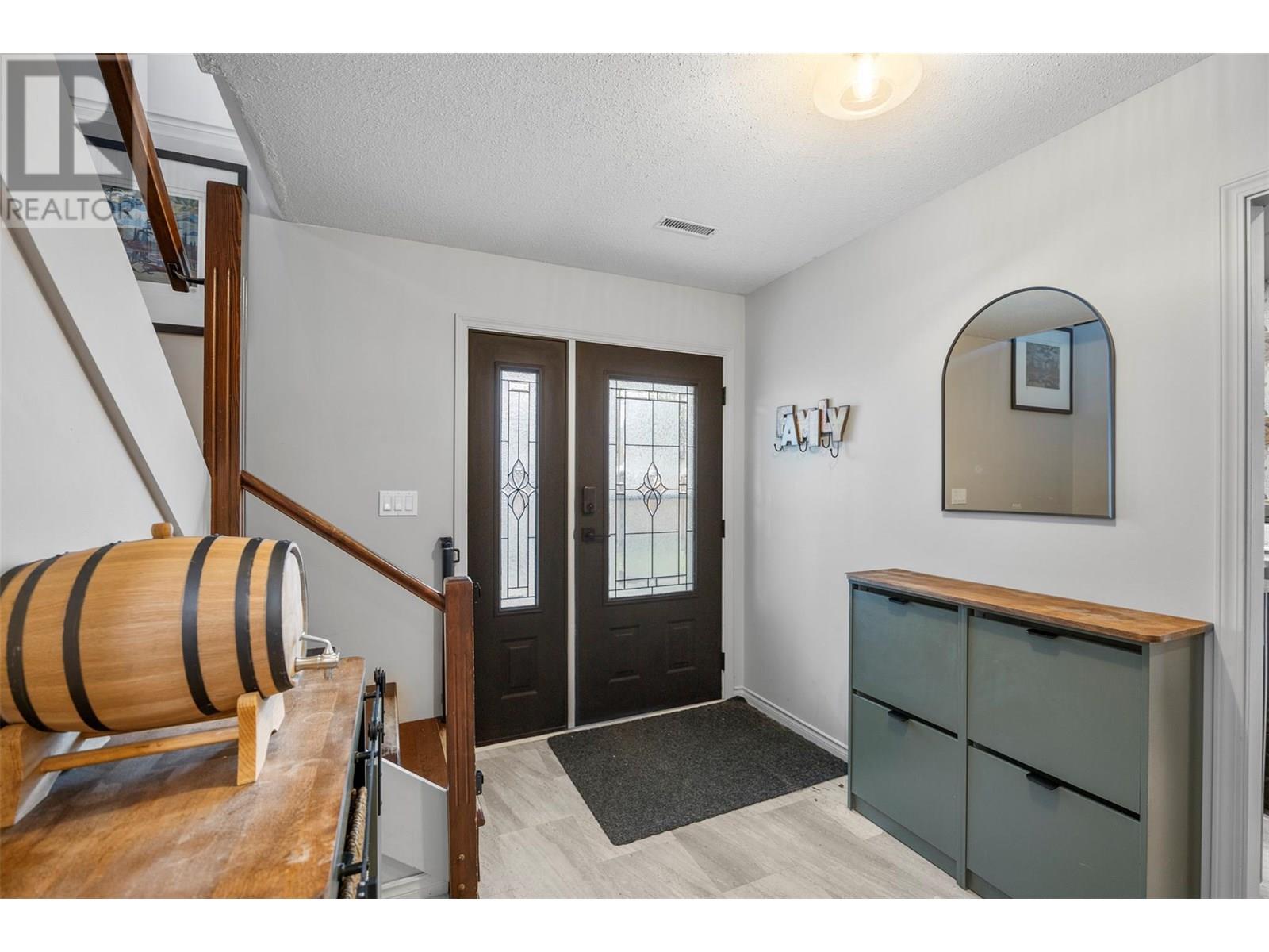 1044 Dundas Street, Kamloops, British Columbia  V2B 2T2 - Photo 3 - 10351831