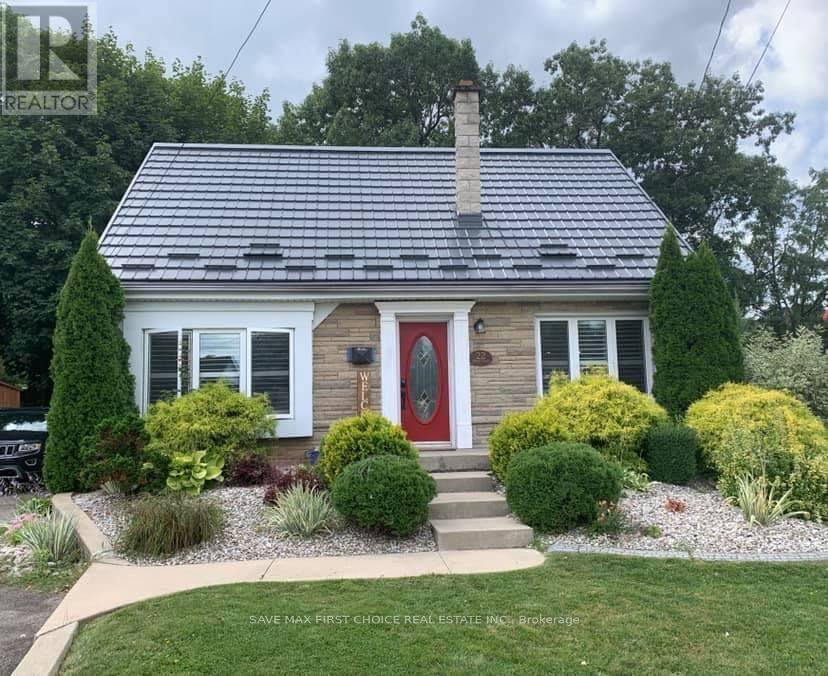 22 BEVAN COURT, Hamilton, Ontario