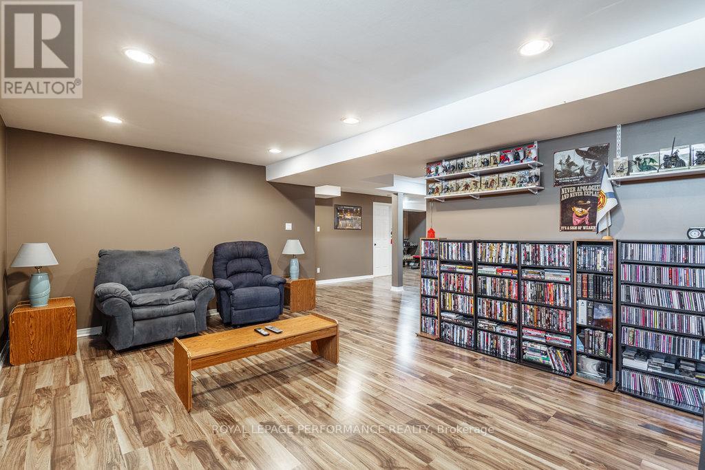 147 Grassy Plains Drive, Ottawa, Ontario  K2M 2R6 - Photo 35 - X12213212