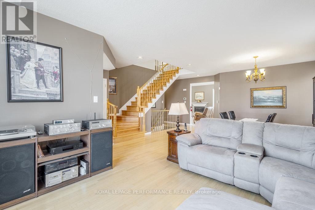 147 Grassy Plains Drive, Ottawa, Ontario  K2M 2R6 - Photo 5 - X12213212