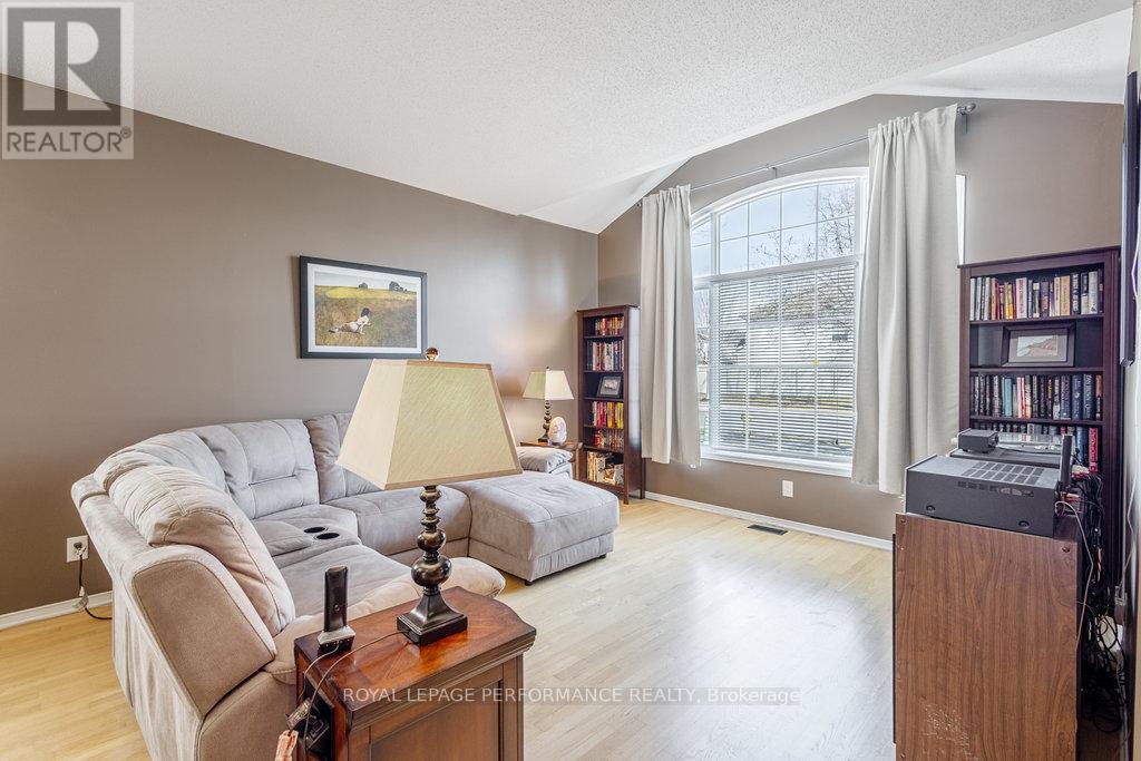 147 Grassy Plains Drive, Ottawa, Ontario  K2M 2R6 - Photo 6 - X12213212