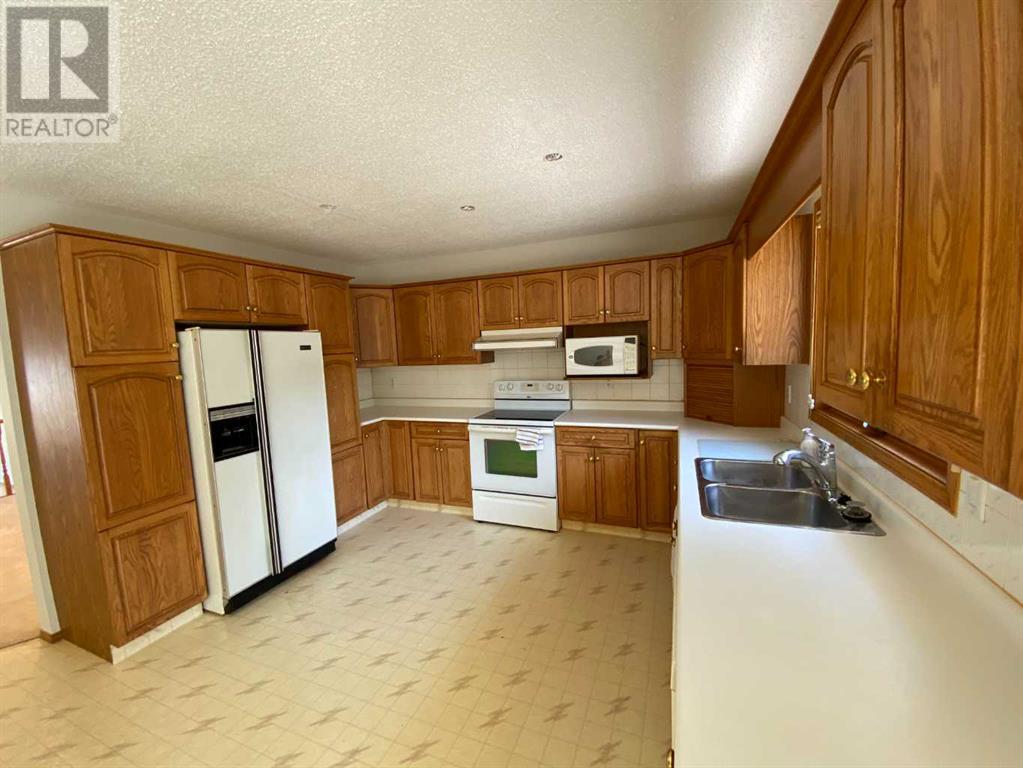 7 Fairview Close E, Brooks, Alberta  T1R 0N7 - Photo 11 - A2230007