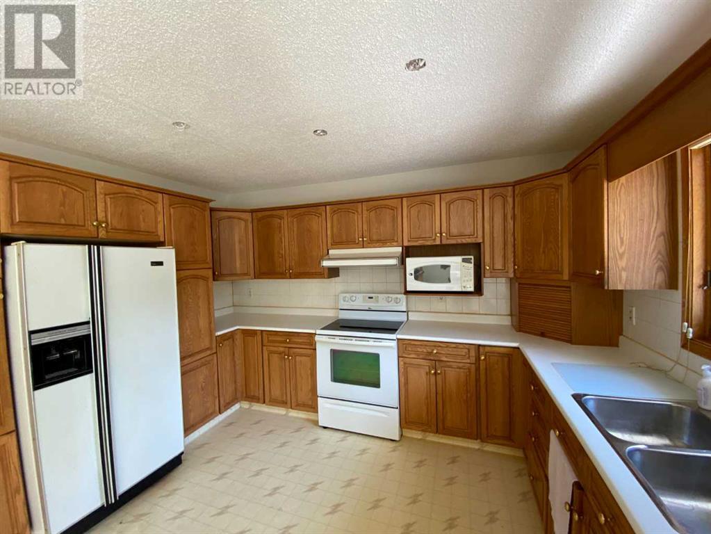 7 Fairview Close E, Brooks, Alberta  T1R 0N7 - Photo 12 - A2230007