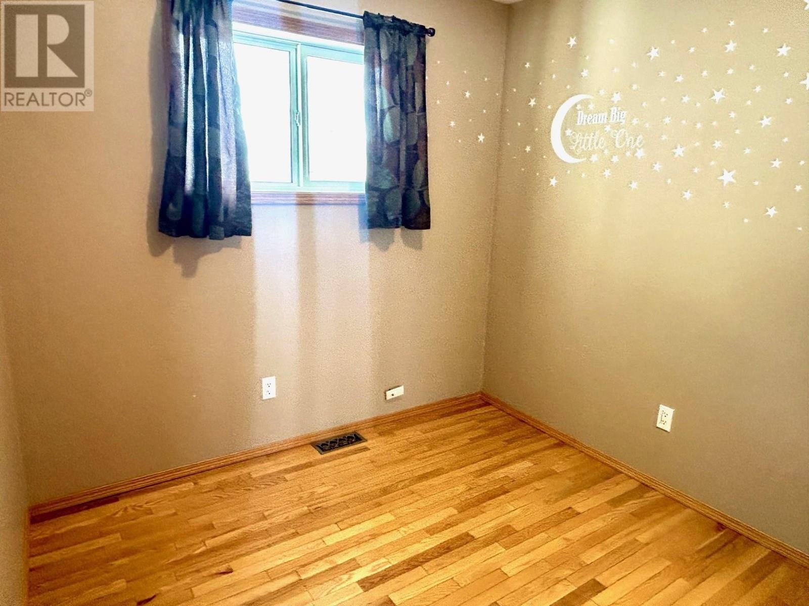 5212 Aspen Crescent, Fort Nelson, British Columbia  V0C 1R0 - Photo 8 - R3014261