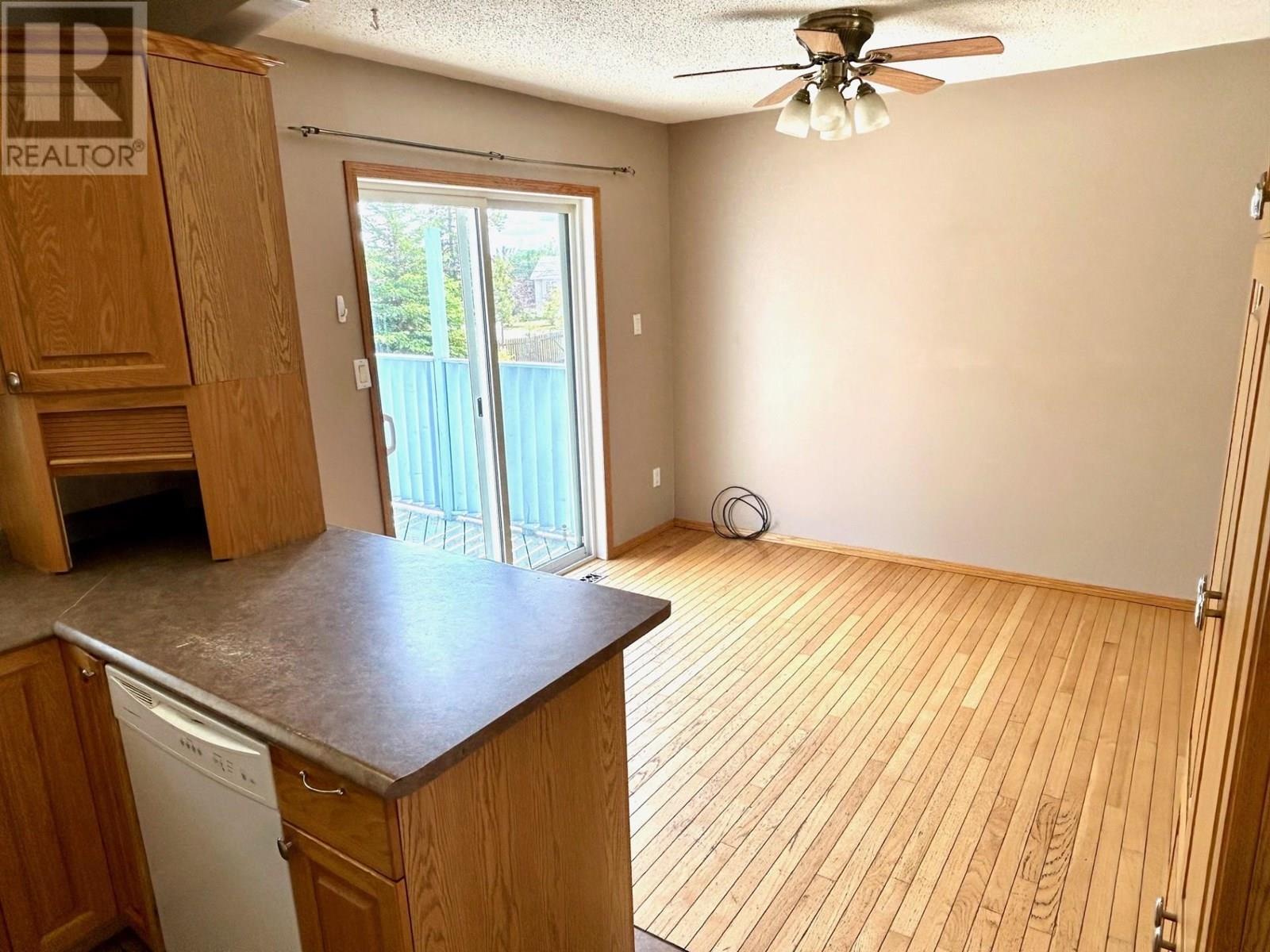 5212 Aspen Crescent, Fort Nelson, British Columbia  V0C 1R0 - Photo 4 - R3014261