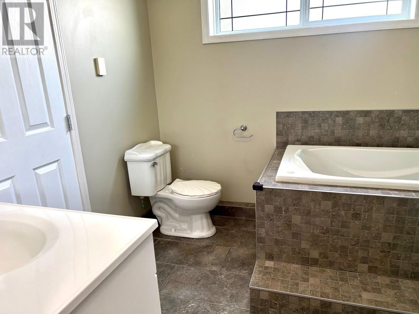 5212 Aspen Crescent, Fort Nelson, British Columbia  V0C 1R0 - Photo 15 - R3014261