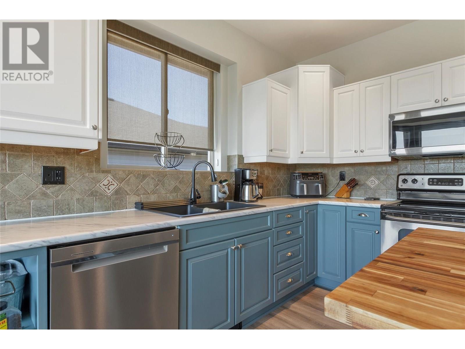 1008 Mt. Begbie Drive, Vernon, British Columbia  V1B 4A2 - Photo 6 - 10351305
