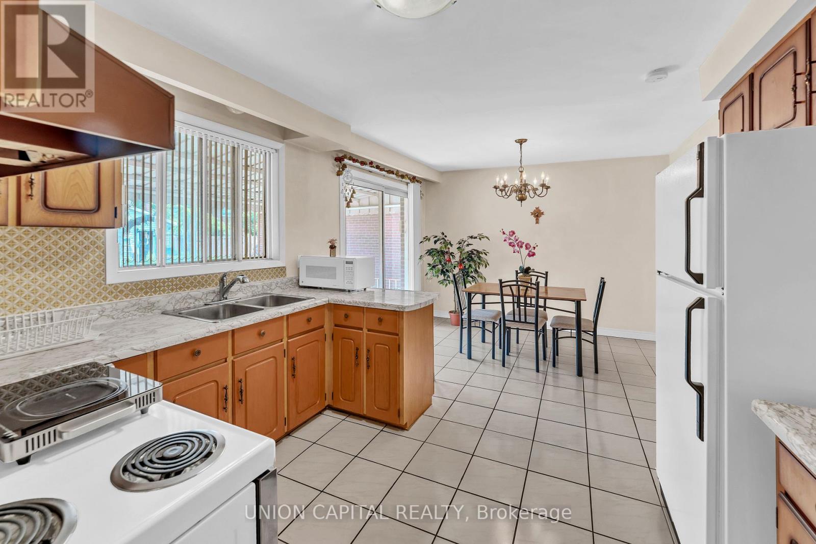 43 Ernest Avenue, Toronto, Ontario  M2J 3T4 - Photo 10 - C12213107