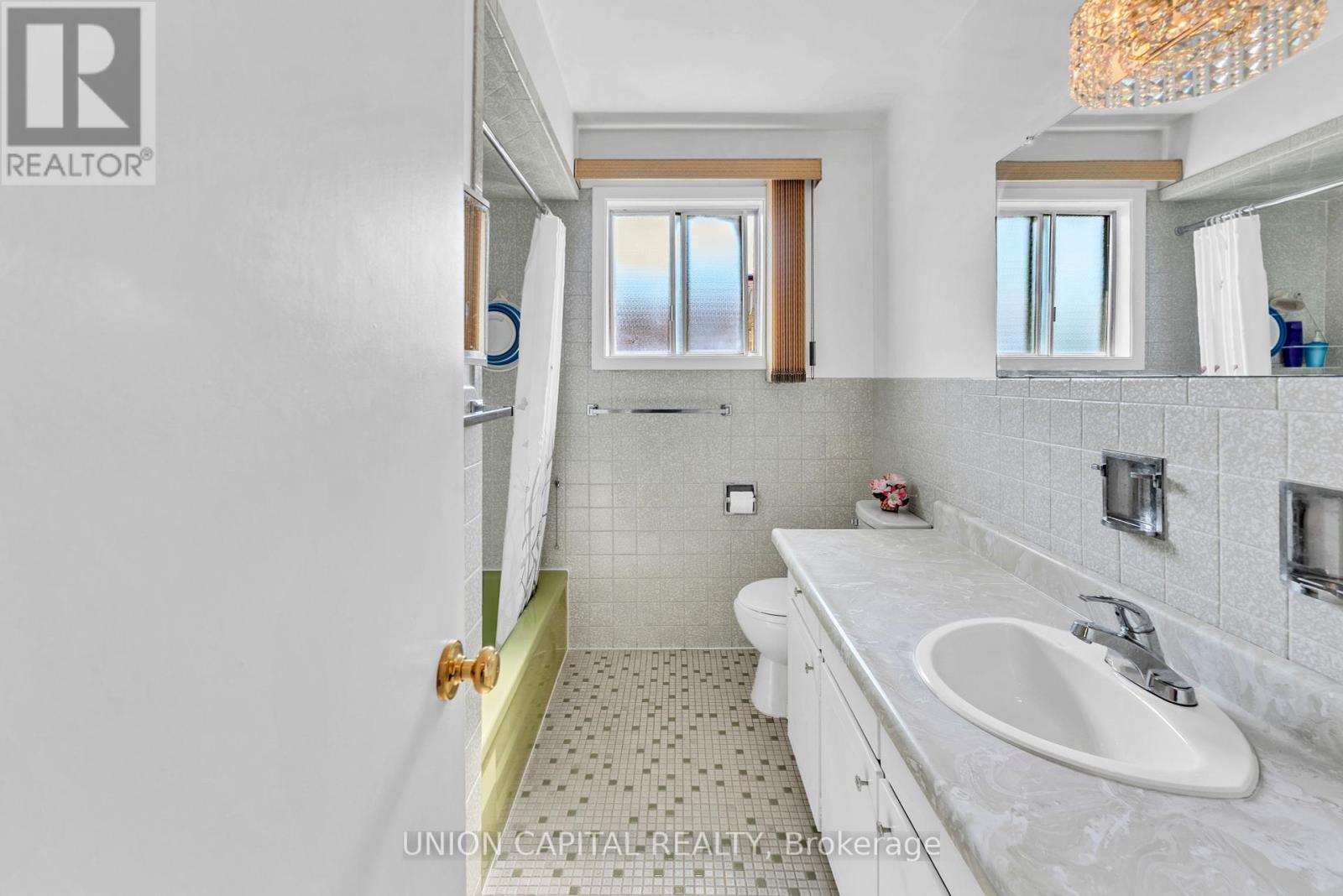 43 Ernest Avenue, Toronto, Ontario  M2J 3T4 - Photo 19 - C12213107